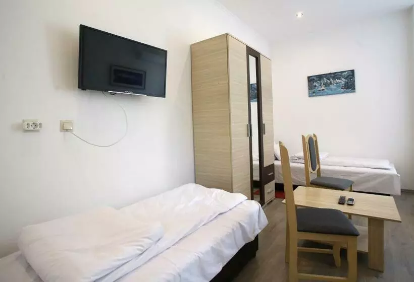 ベッドアンドブレックファースト Centrál Panzió