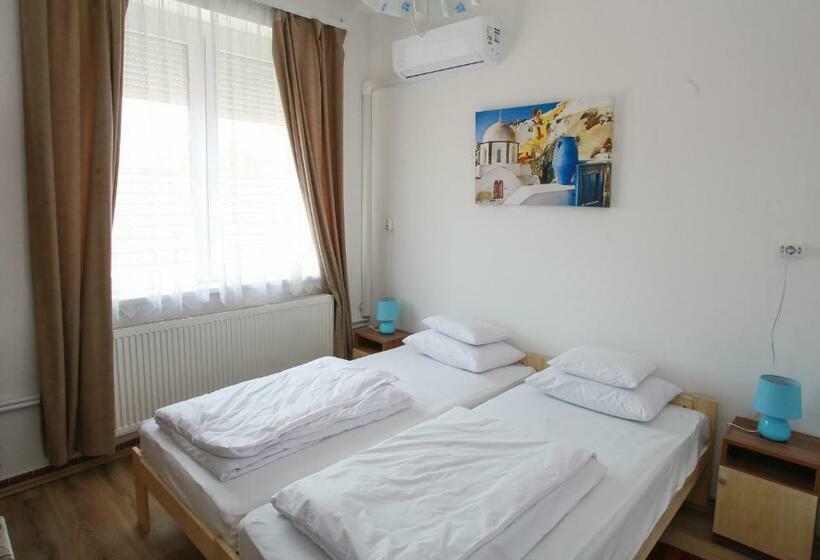 مبيت وإفطار Centrál Panzió