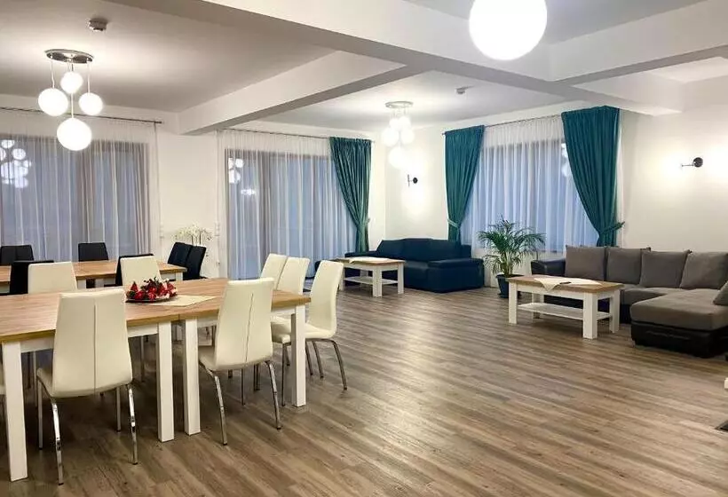 ペンション Alpin House Colibita