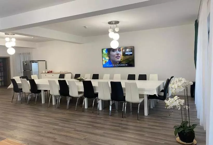 ペンション Alpin House Colibita