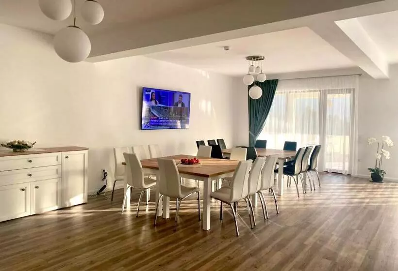 ペンション Alpin House Colibita