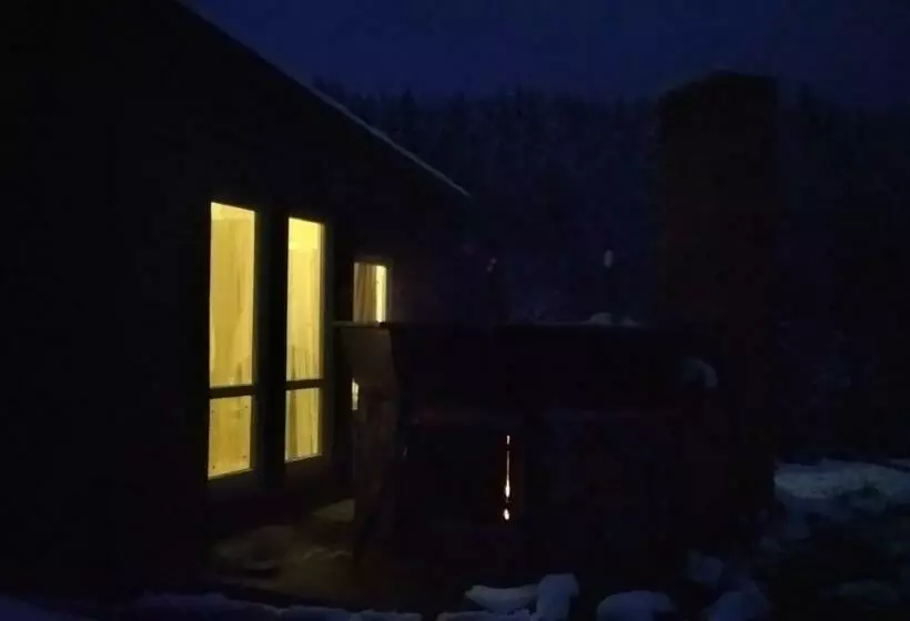 Majatalo Sonata чан біля річки