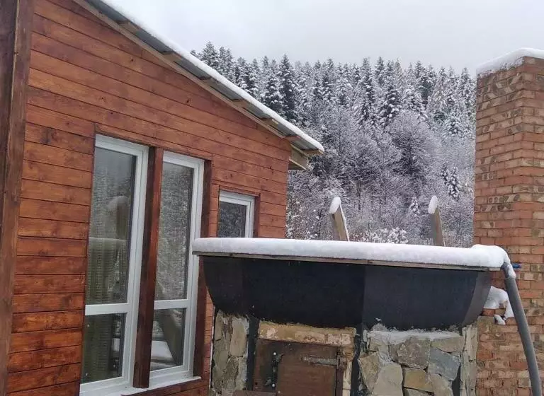 Majatalo Sonata чан біля річки