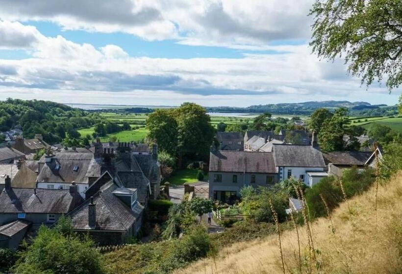 Ground Floor Apartment Twin King Bed Option Free Off Street Parking