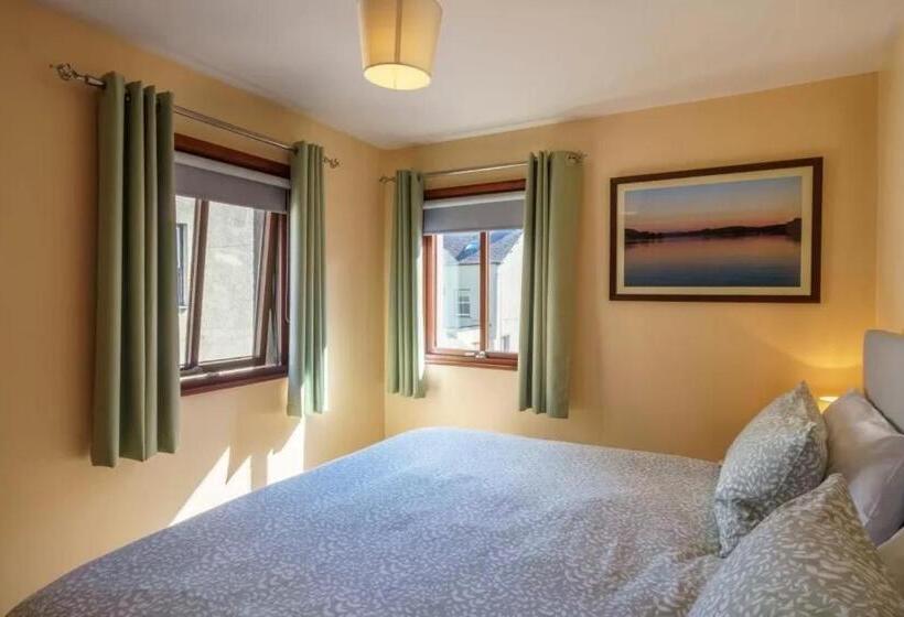 Ground Floor Apartment Twin King Bed Option Free Off Street Parking