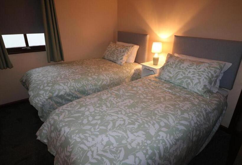 Ground Floor Apartment Twin King Bed Option Free Off Street Parking