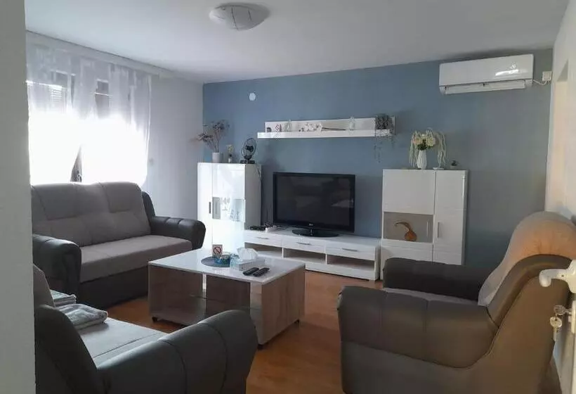 Guest House Lona