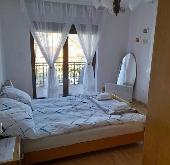Guest House Lona