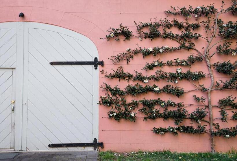 Отель Mona Farm