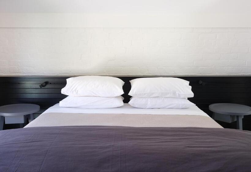 Отель Mona Farm