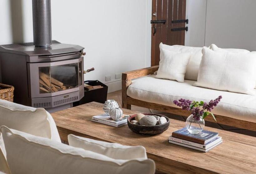 Отель Mona Farm