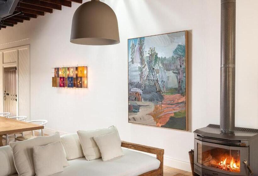 Отель Mona Farm