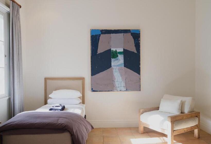 Отель Mona Farm