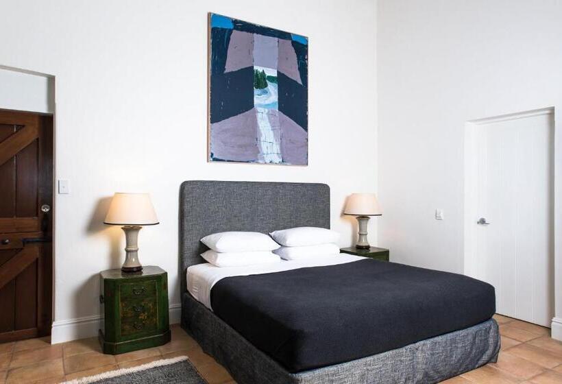 Отель Mona Farm