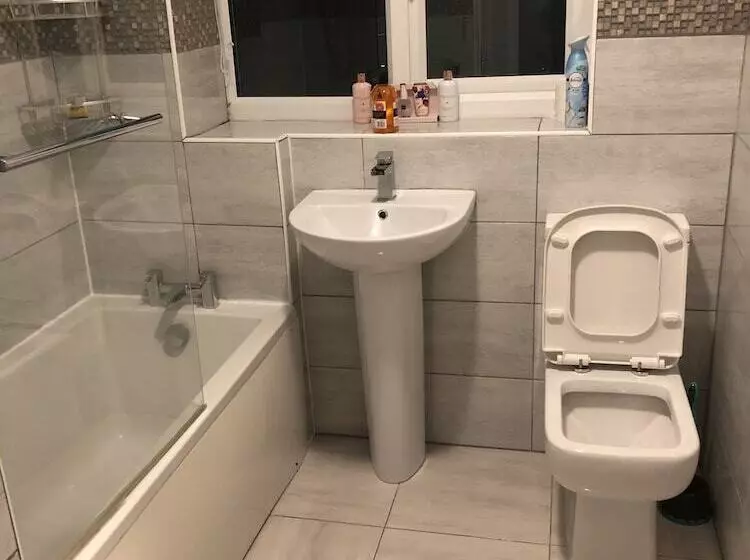 Lovely 3 Bed House In Chafford Hundred