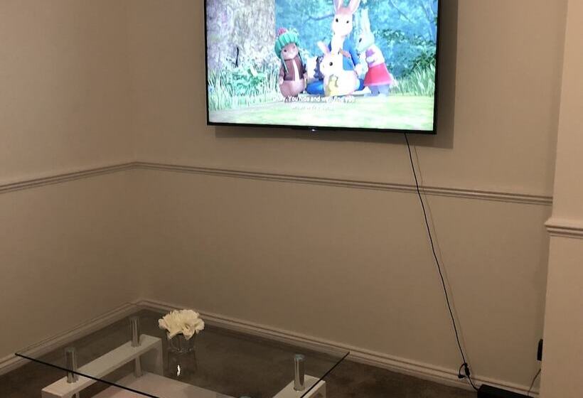 Lovely 3 Bed House In Chafford Hundred