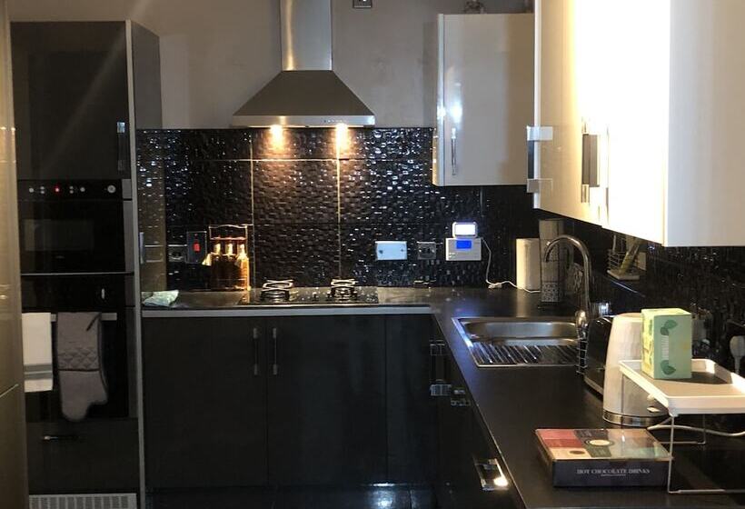 Lovely 3 Bed House In Chafford Hundred