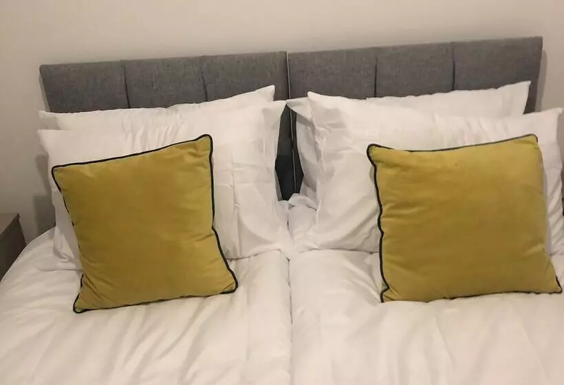 Lovely 3 Bed House In Chafford Hundred