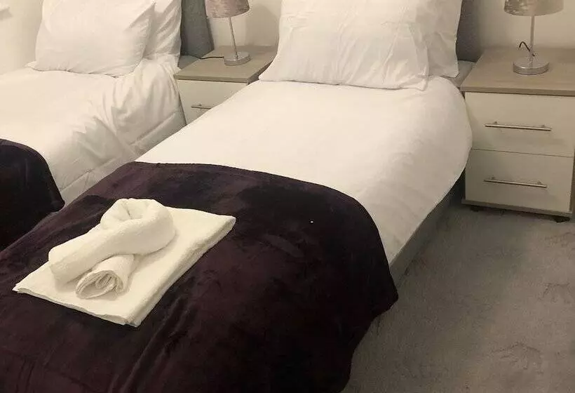 Lovely 3 Bed House In Chafford Hundred