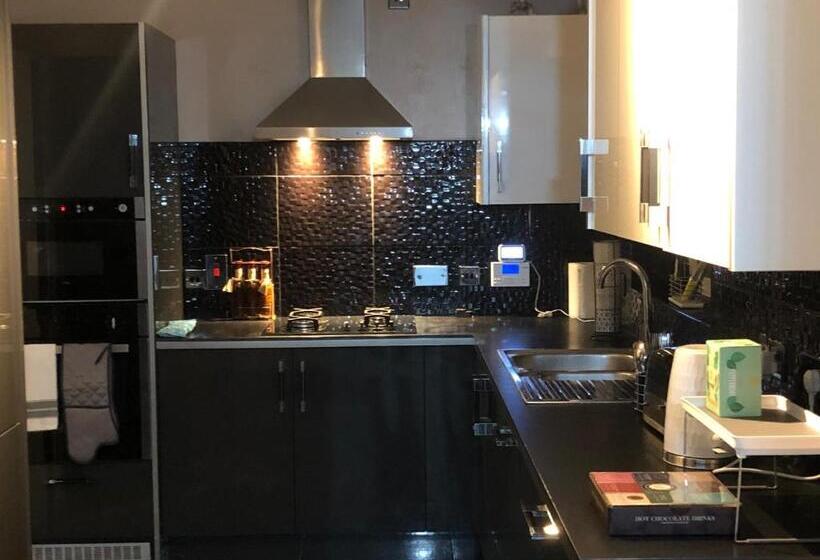 Lovely 3 Bed House In Chafford Hundred