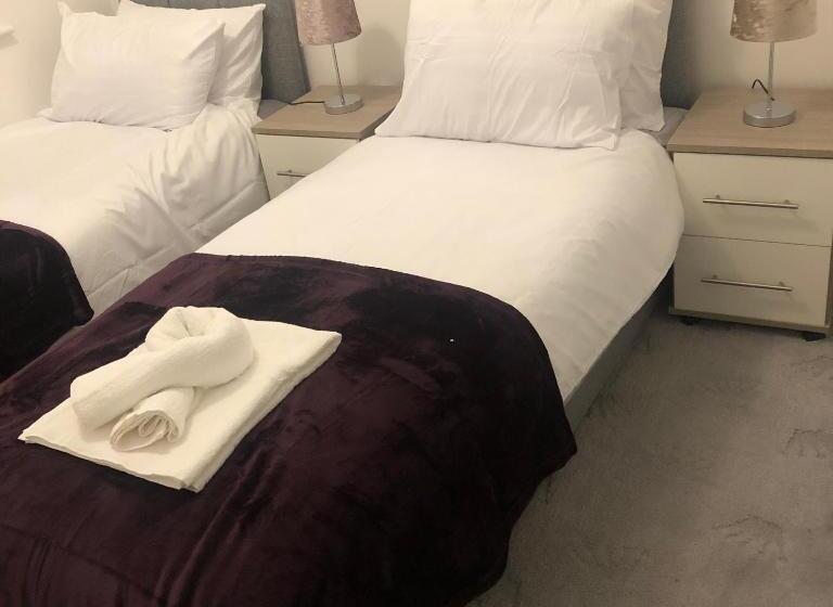 Lovely 3 Bed House In Chafford Hundred