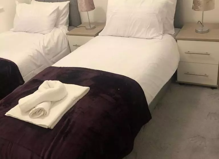 Lovely 3 Bed House In Chafford Hundred