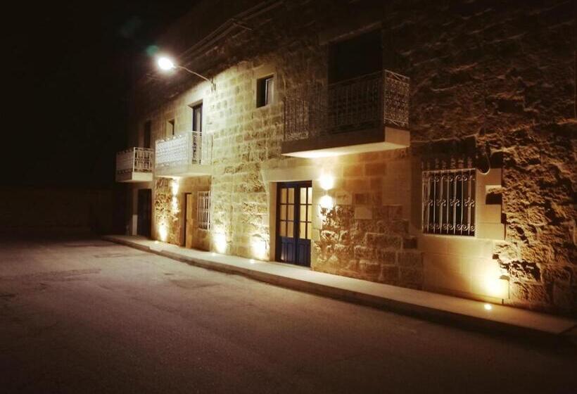 تختخواب و صبحانه Fiftyfour West Boutique Living