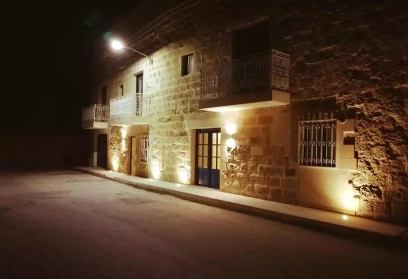 تختخواب و صبحانه Fiftyfour West Boutique Living