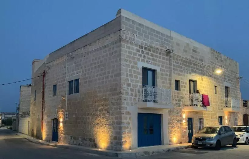 تختخواب و صبحانه Fiftyfour West Boutique Living