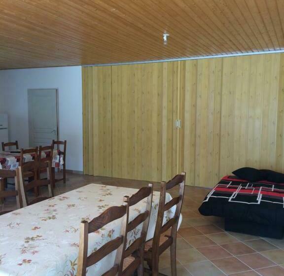 بنسيون Maisons De Vacances à Curzon