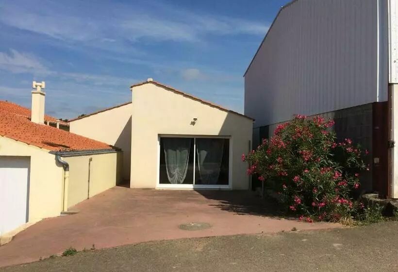 Majatalo Maisons De Vacances à Curzon