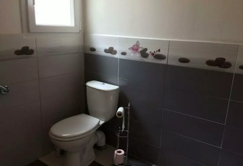 Majatalo Maisons De Vacances à Curzon