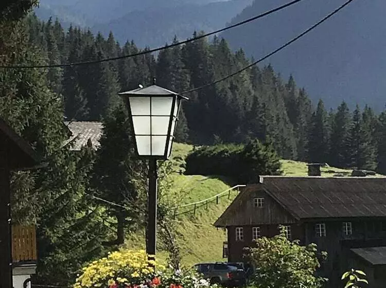 Retkeilymaja Gasthof Zum Gamsjäger