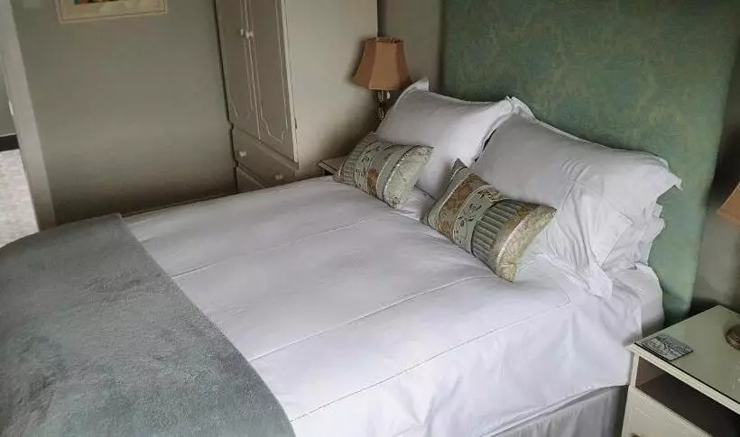 Grove Bed & Breakfast