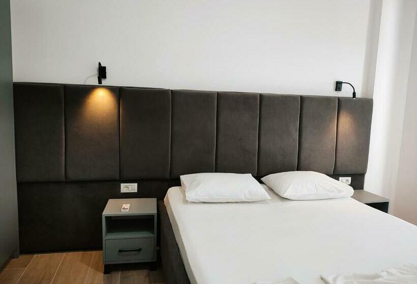 Hotelli Petros Rooms