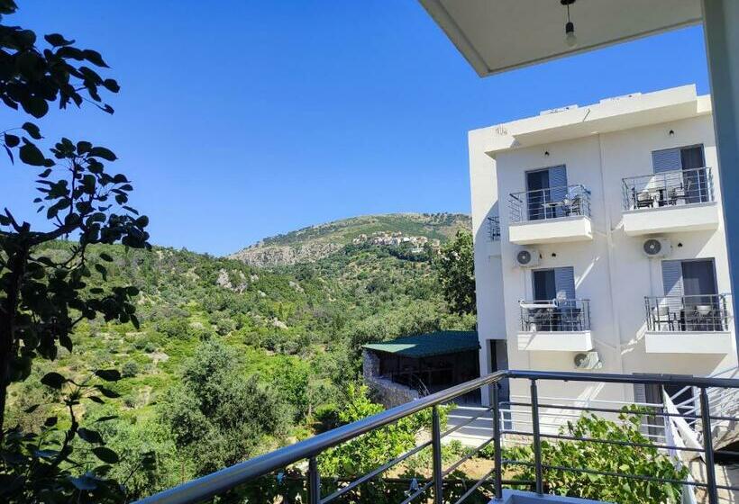 Hotelli Petros Rooms