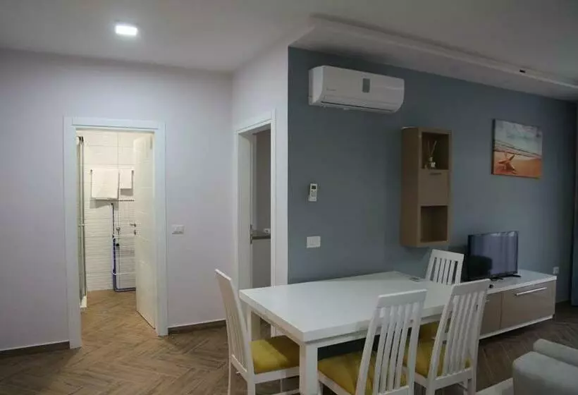 ホテル Shëngjini Apartments  Twin Towers
