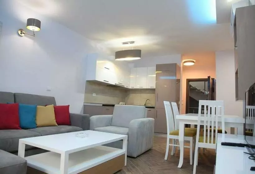 ホテル Shëngjini Apartments  Twin Towers