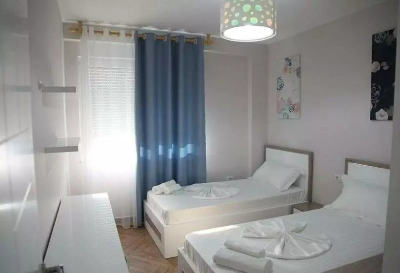 ホテル Shëngjini Apartments  Twin Towers