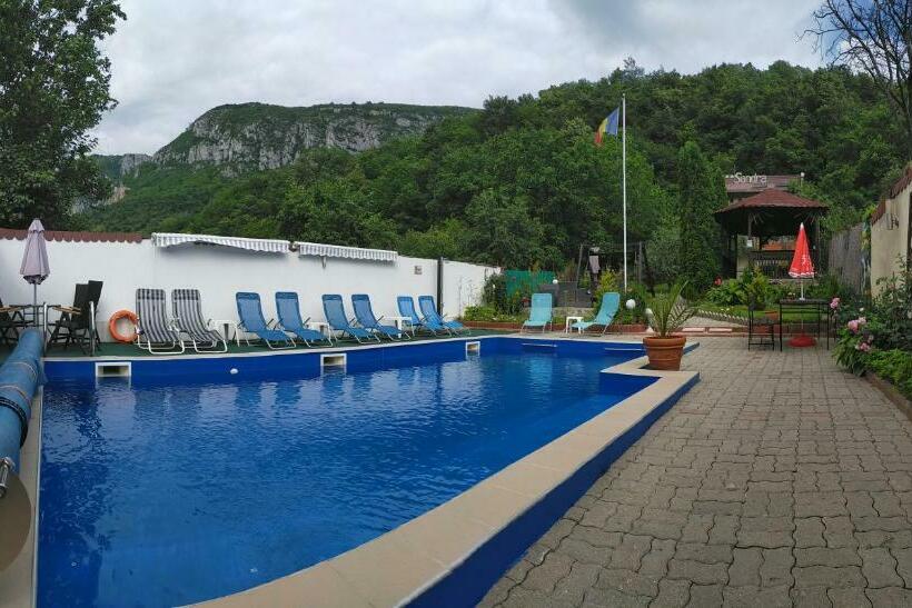 پانسیون Cazare Casa Sandra