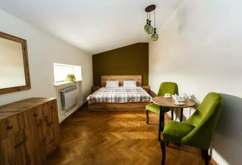 پانسیون Red Castle