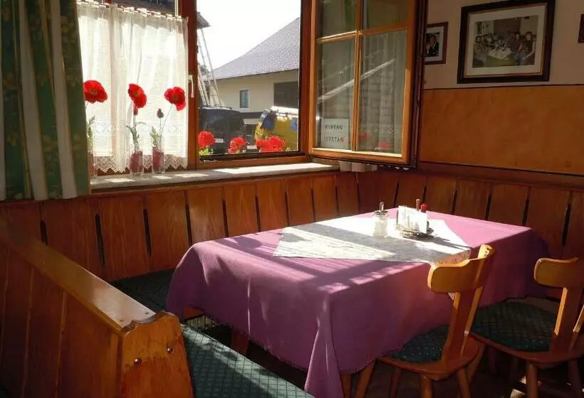 ユースホステル Gasthaus Kirchenwirt