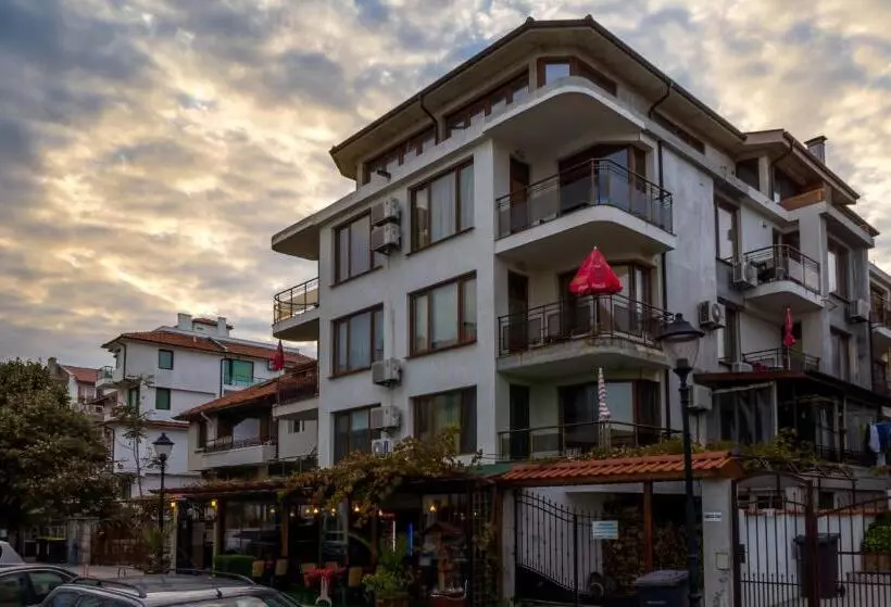 Majatalo Guest House Karamihalevi