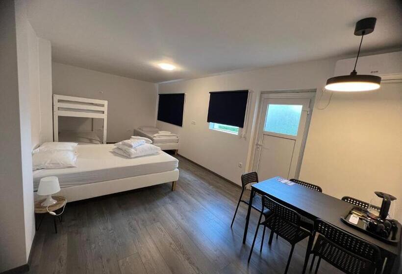 پانسیون Lemonwood House