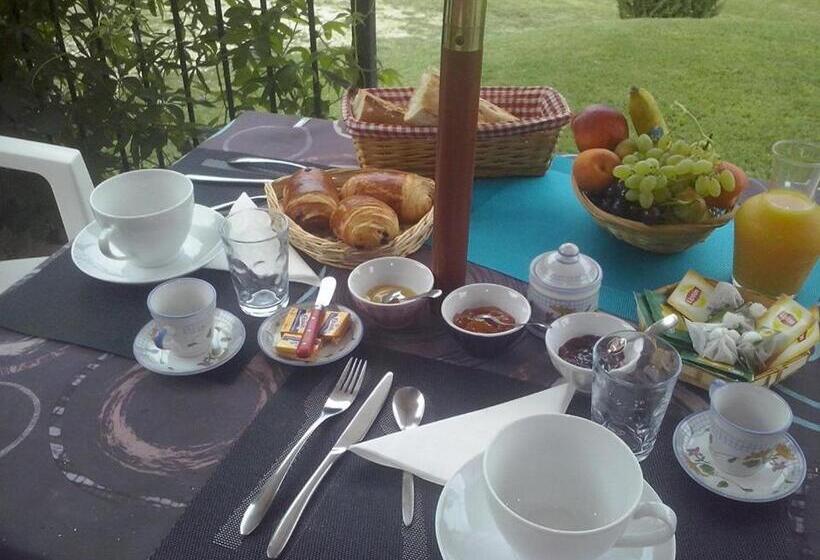 פנסיון Paradise House