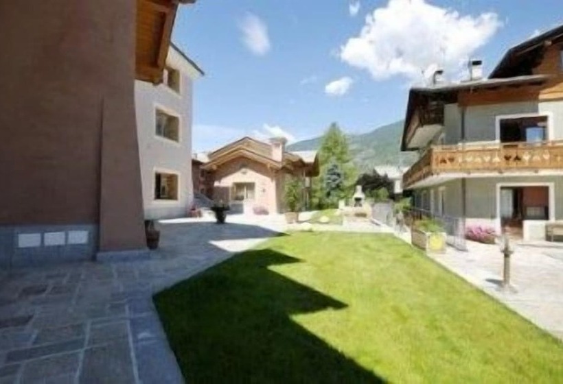 Отель Au Petit Chevrot