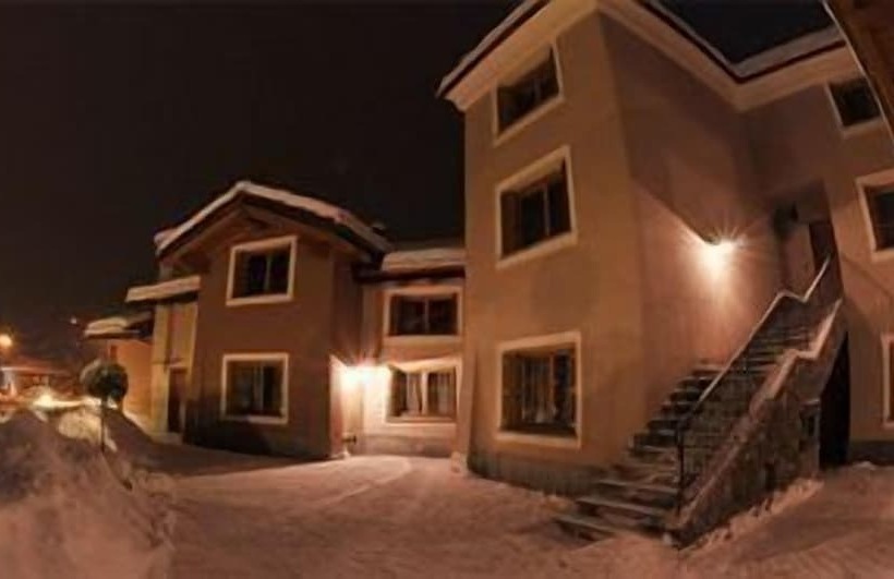 Отель Au Petit Chevrot