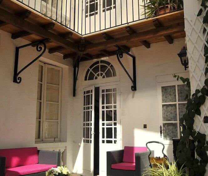 ホテル Des Consuls