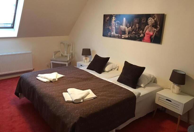 Отель Frøslev Kro