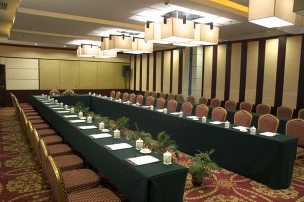 Отель Hualong Magnate